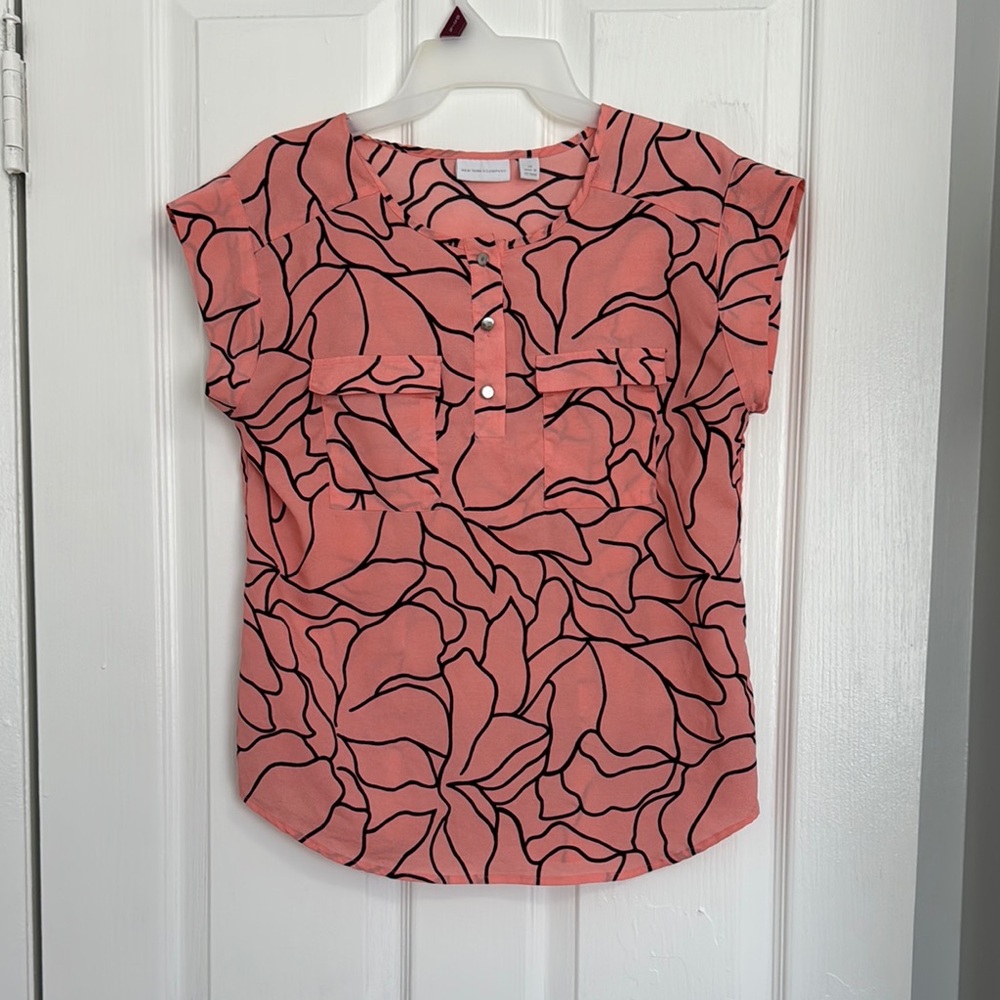 New York & Company Coral and Black Abstract Blouse